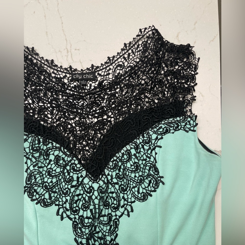CITY CHIC top - Picture 2 of 4